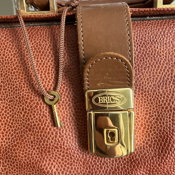 Vintage Bric’s Milano Italian Leather Doctor Bag Crossbody Satchel Lock and Key - Picture 2 of 7